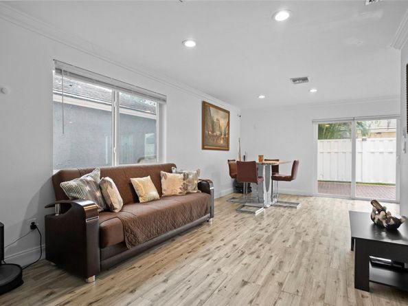 9837 NW 2nd Ct, Plantation FL 33324