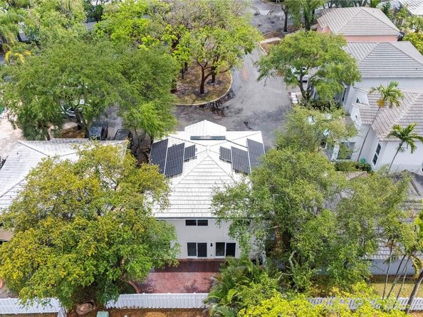 9837 NW 2nd Ct, Plantation FL 33324