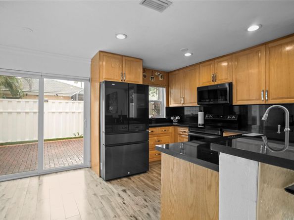 9837 NW 2nd Ct, Plantation FL 33324