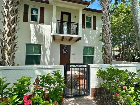 4670 Monarch Way, Coconut Creek FL 33073