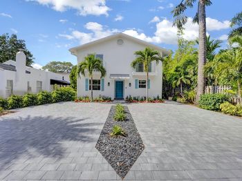 218 NE 10th Street
