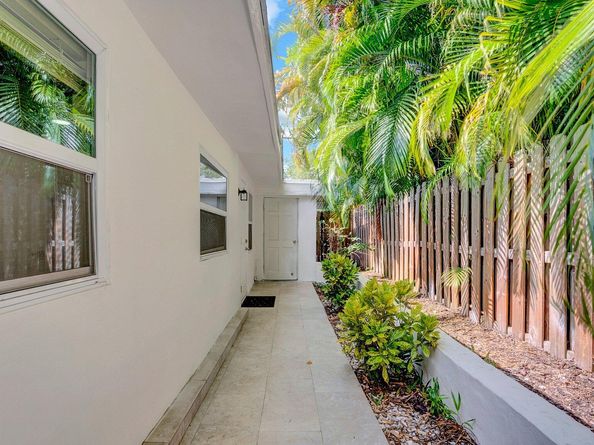 218 NE 10th Street, Delray Beach FL 33444