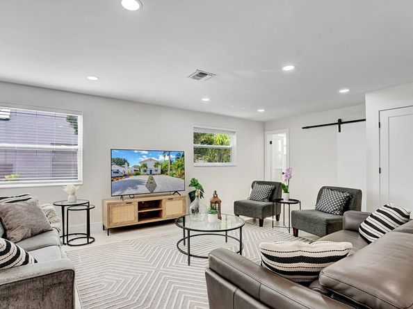 218 NE 10th Street, Delray Beach FL 33444