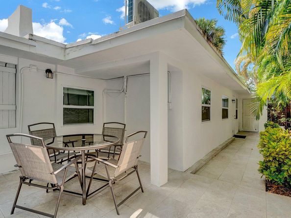 218 NE 10th Street, Delray Beach FL 33444