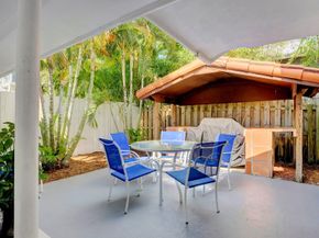 218 NE 10th Street, Delray Beach FL 33444