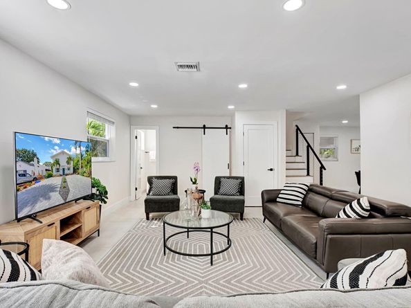 218 NE 10th Street, Delray Beach FL 33444
