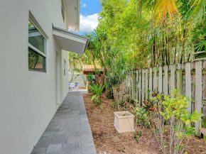 218 NE 10th Street, Delray Beach FL 33444