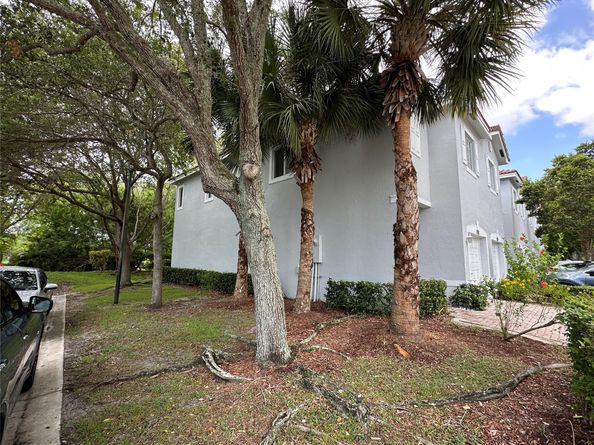 8700 Cypress Walk Ct, Tamarac FL 33321