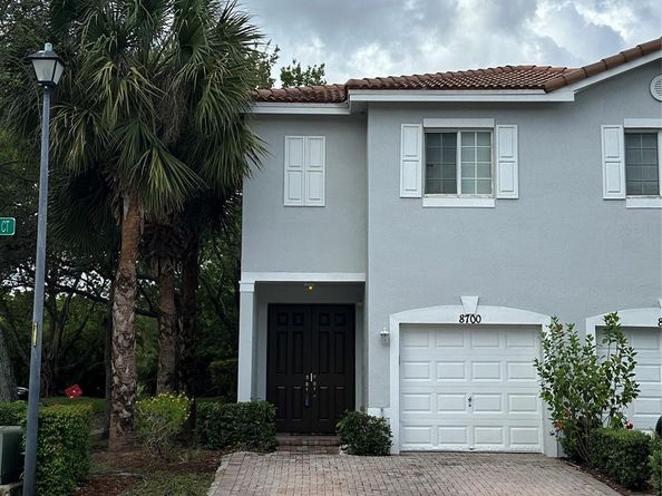 8700 Cypress Walk Ct, Tamarac FL 33321