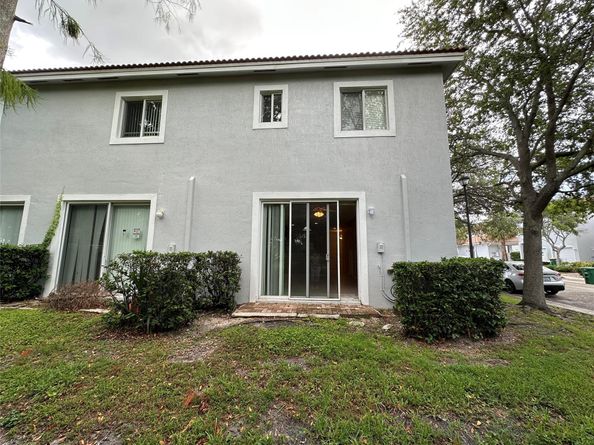 8700 Cypress Walk Ct, Tamarac FL 33321