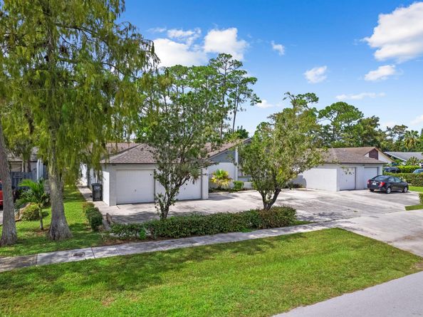 1567 Hawthorne Place, Wellington FL 33414