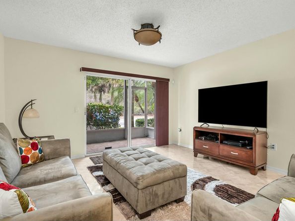 5031 Wiles Road 107, Coconut Creek FL 33073