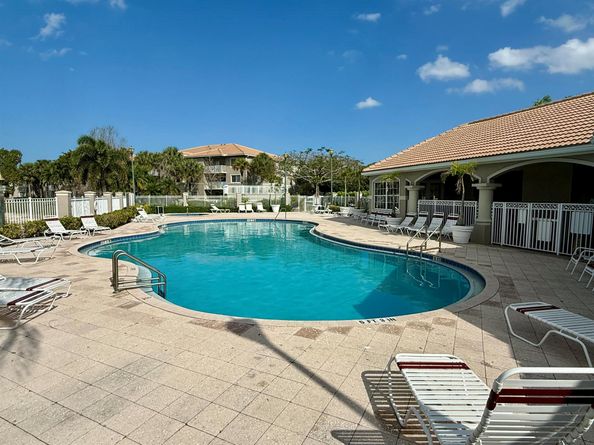 5031 Wiles Road 107, Coconut Creek FL 33073