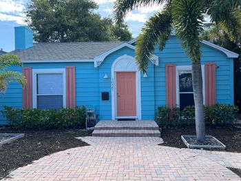 1021 N Palmway