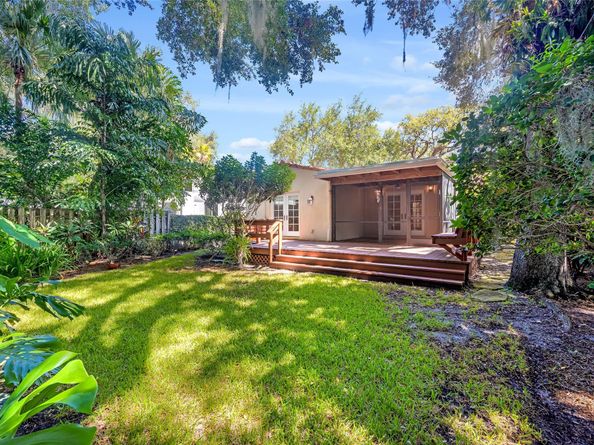 1617 SE 2nd St, Fort Lauderdale FL 33301