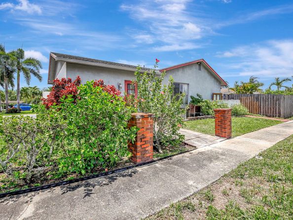 2081 NW 107th Ter, Sunrise FL 33322