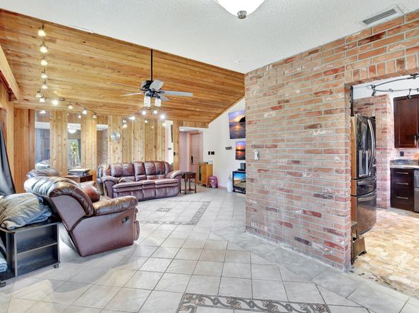 2081 NW 107th Ter, Sunrise FL 33322