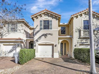 1035 NW 33rd Manor