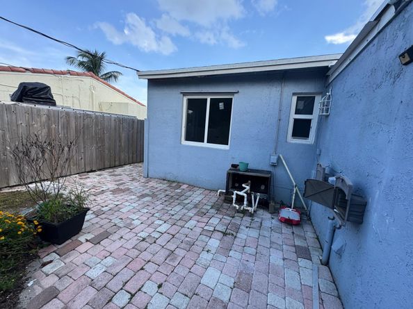 2835 Polk St, Hollywood FL 33020