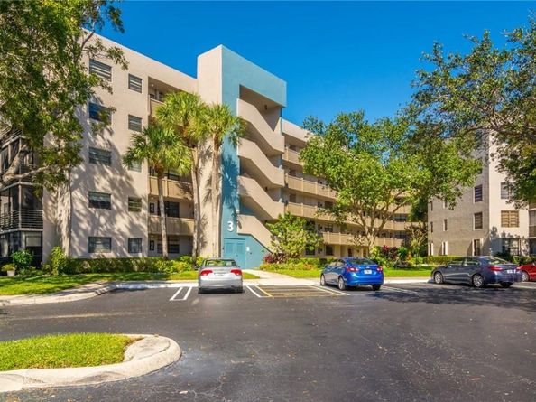1100 Colony Point Cir 105, Pembroke Pines FL 33026