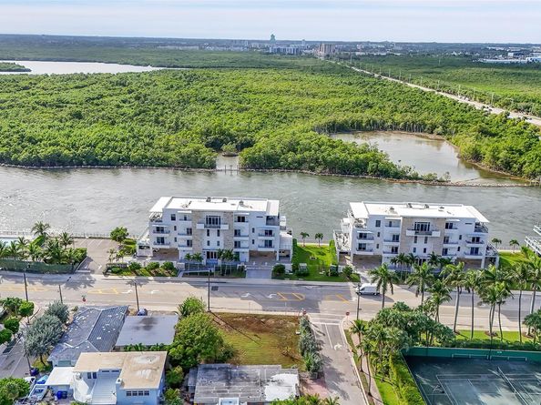 356 Balboa St, Hollywood FL 33019