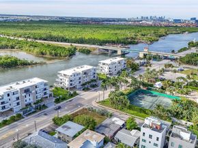 356 Balboa St, Hollywood FL 33019