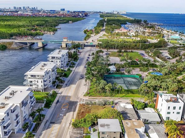 356 Balboa St, Hollywood FL 33019