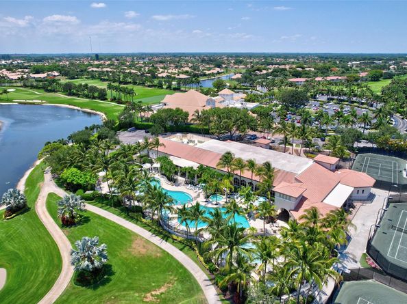 8049 Aberdeen Dr 101, Boynton Beach FL 33472