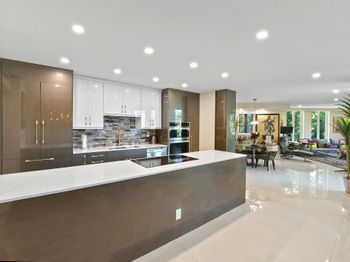 100 SE 5th Avenue