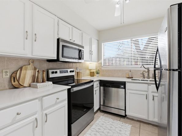 8142 Ceberry DR B, Austin TX 78759