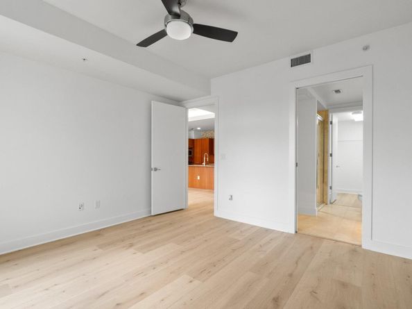 210 Lee Barton DR 517, Austin TX 78704