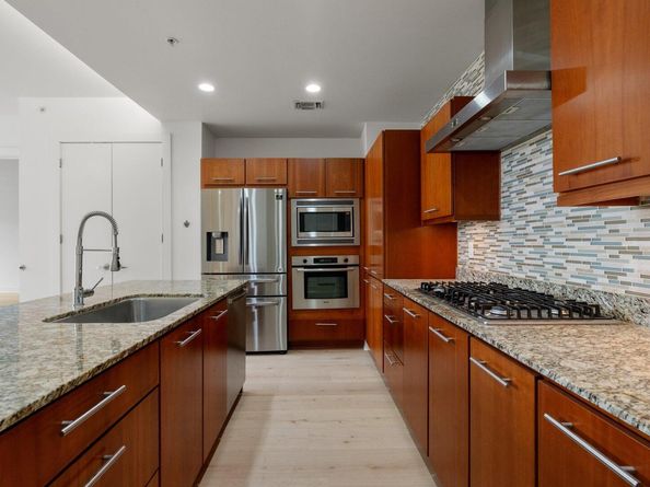 210 Lee Barton DR 517, Austin TX 78704