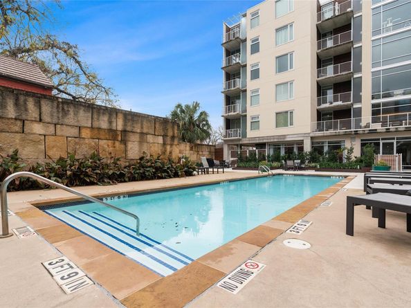 210 Lee Barton DR 517, Austin TX 78704