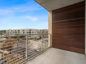 210 Lee Barton DR 517, Austin TX 78704