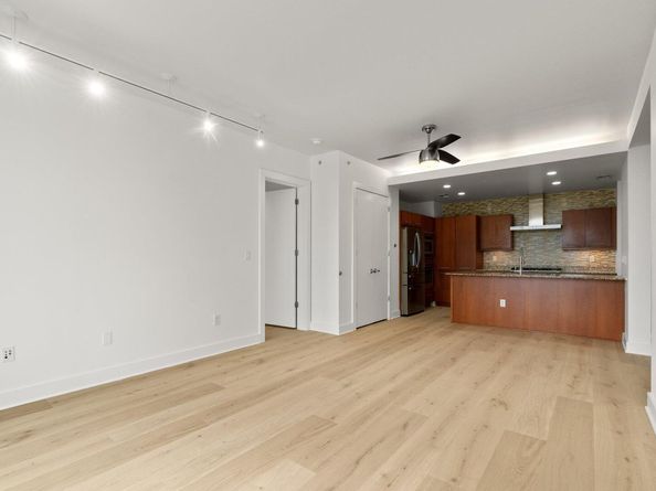 210 Lee Barton DR 517, Austin TX 78704