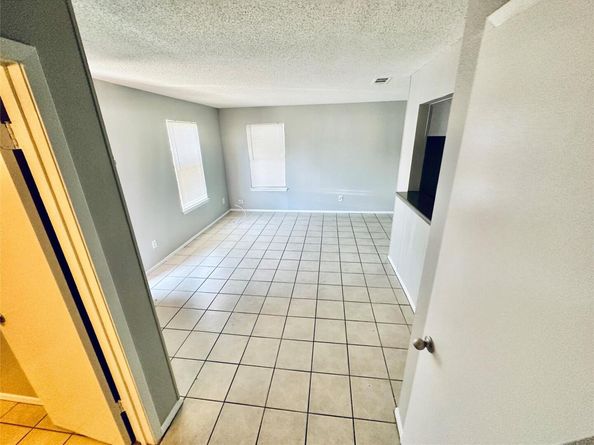 5305 Woodland Oaks CT, Austin TX 78744