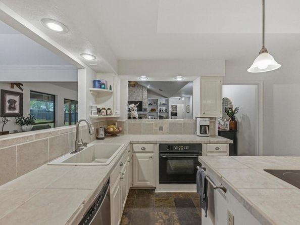 137 Long Wood Ave, Lakeway TX 78734