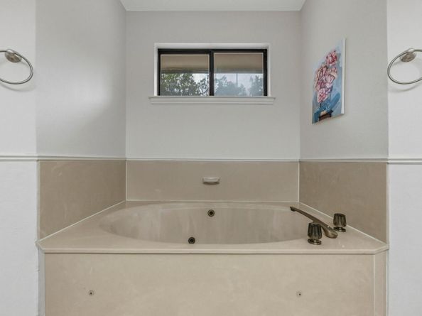 137 Long Wood Ave, Lakeway TX 78734