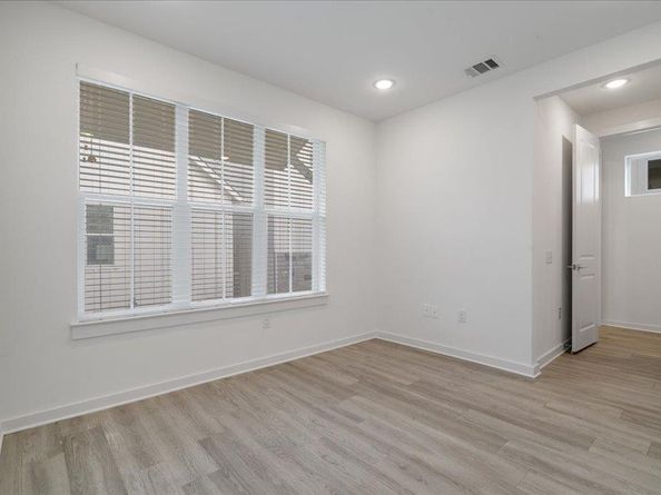 2624 Metcalfe RD 10, Austin TX 78741