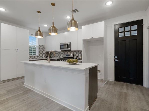 2624 Metcalfe RD 10, Austin TX 78741
