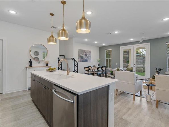 2624 Metcalfe RD 10, Austin TX 78741