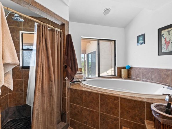 909 Redbud TRL, West Lake Hills TX 78746