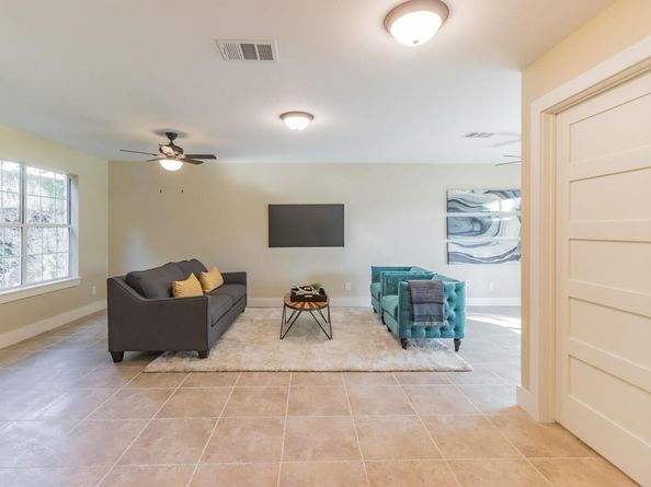 25201 & 25203 Lakeview DR, Spicewood TX 78669