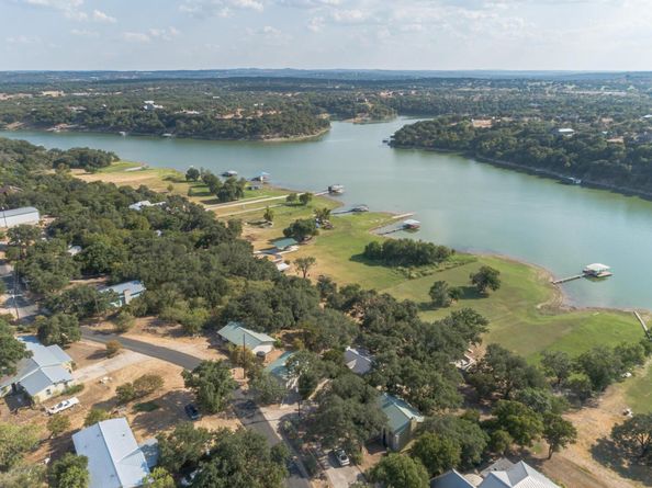 25201 & 25203 Lakeview DR, Spicewood TX 78669
