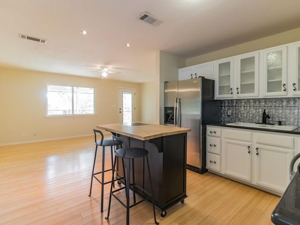 25201 & 25203 Lakeview DR, Spicewood TX 78669