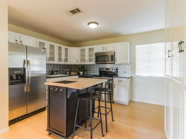 25201 & 25203 Lakeview DR, Spicewood TX 78669