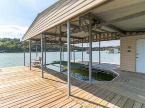 25201 & 25203 Lakeview DR, Spicewood TX 78669