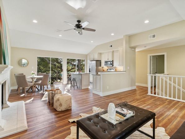 25201 & 25203 Lakeview DR, Spicewood TX 78669