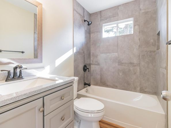 25201 & 25203 Lakeview DR, Spicewood TX 78669
