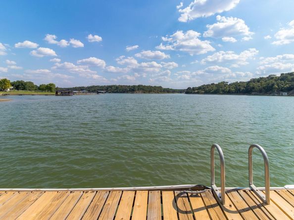 25201 & 25203 Lakeview DR, Spicewood TX 78669